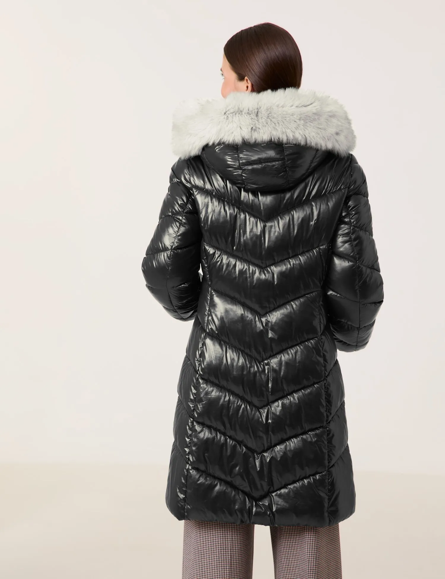 Coat with a shiny finish and faux fur trim