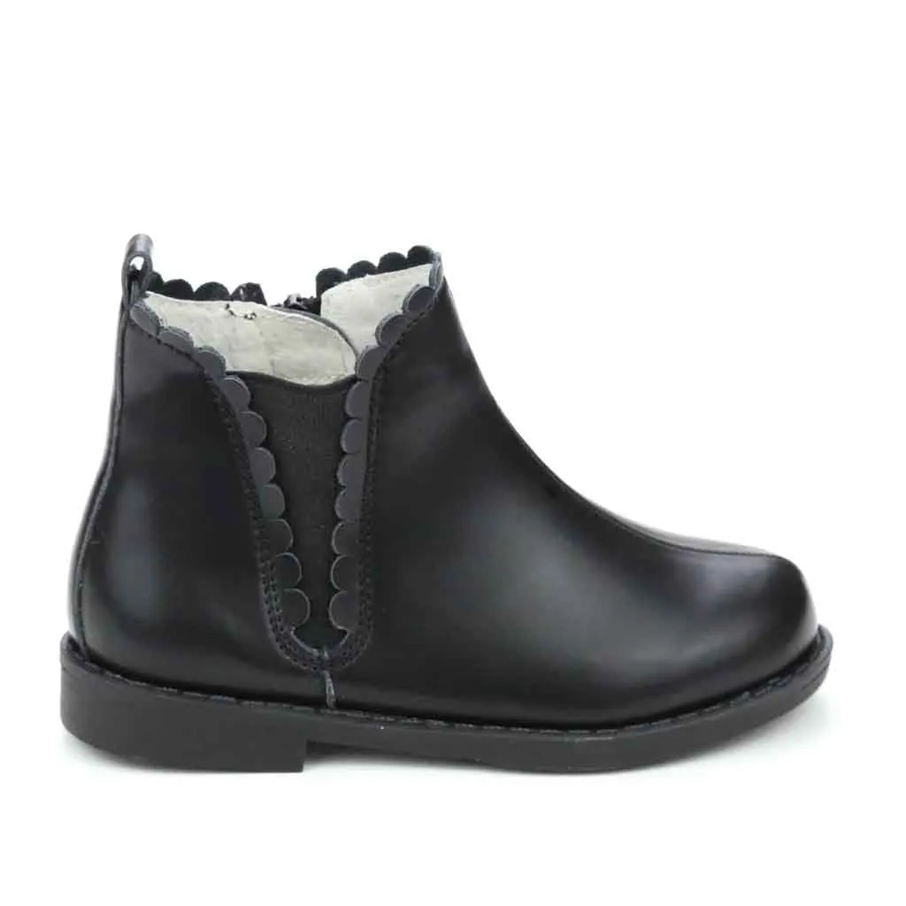 L'amour Nicola Chelsea Boot (13-4) - Black