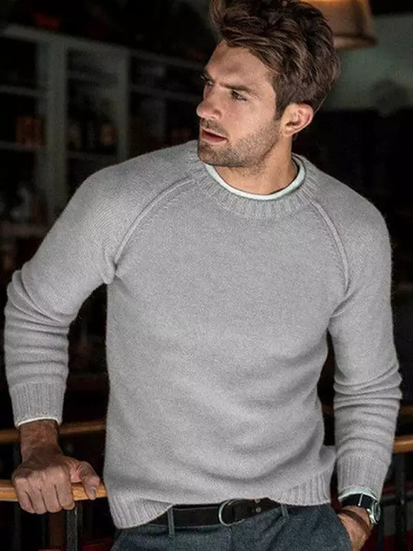 Round Neck Slim Fit Men Pullover Sweater