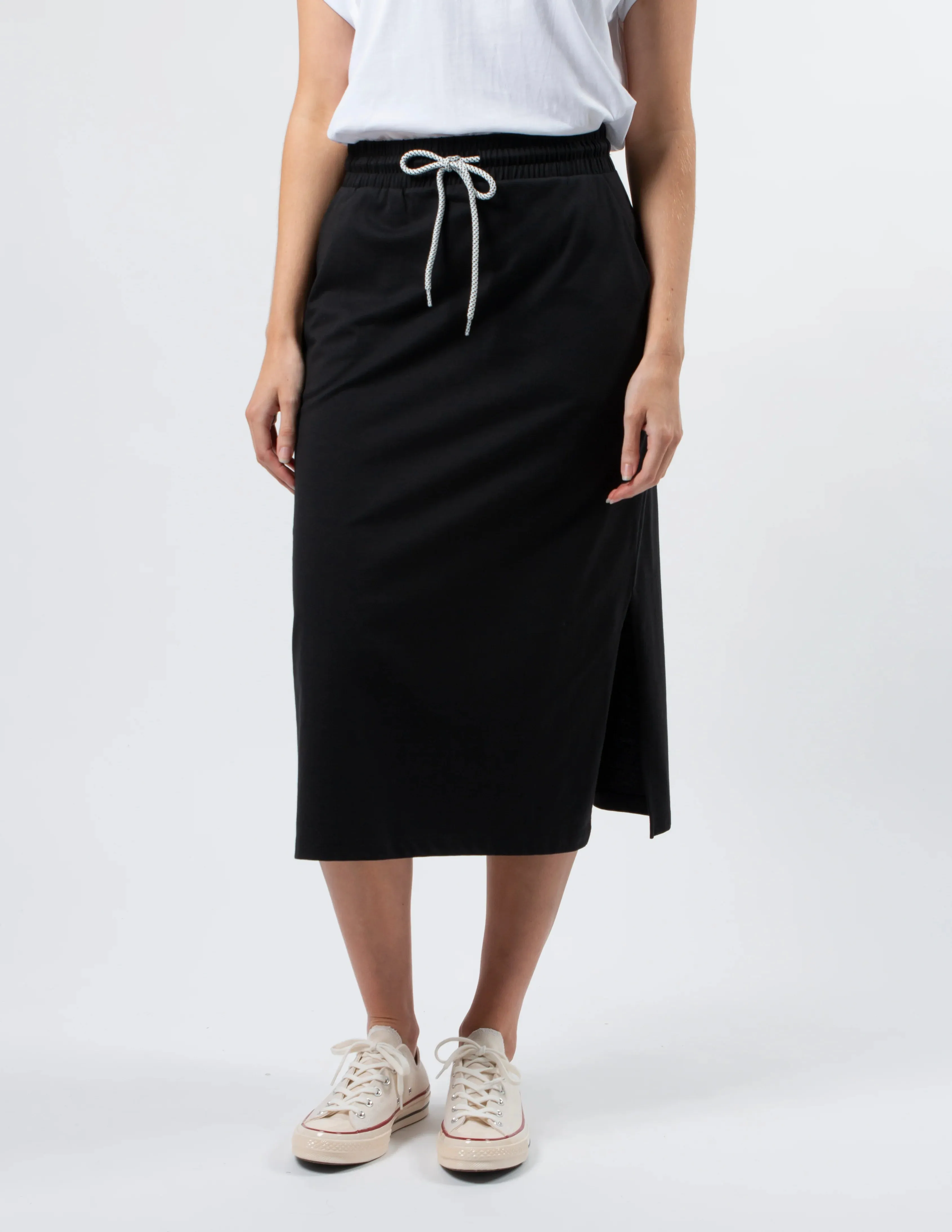 STELLA & GEMMA ESSENTIALS SKIRT BLACK